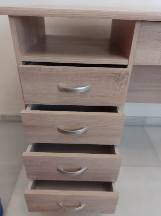 Escritorio madera con cajones