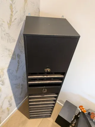 Botellero vino 44 botellas + 16 copas. Vinoteca