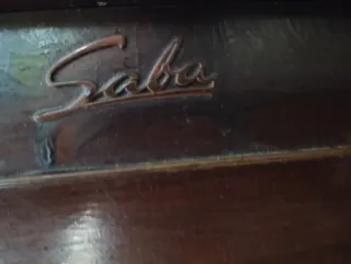 Antiguo mueble radio de madera