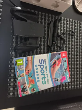 Nintendo Switch OLED Blanca y juego switch sports