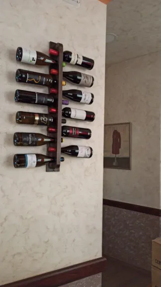 Botellero de madera para colgar