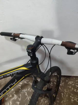 Bicicleta Monty Negra y Amarilla
