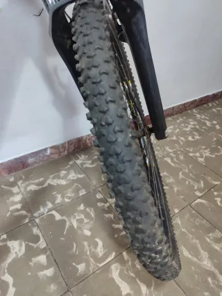 Bicicleta Monty Negra y Amarilla