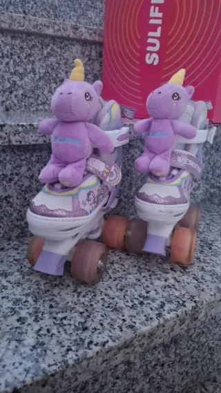 Patines de niña con peluches de unicornio