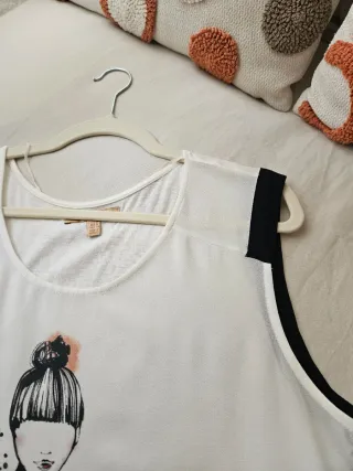 Blusa con estampado de mujer