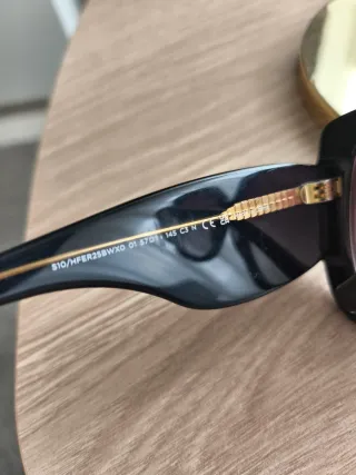 Gafas de sol Hawkers mujer negras y doradas