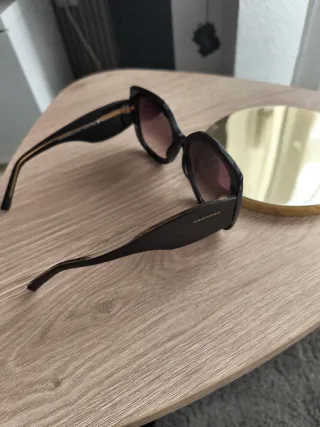 Gafas de sol Hawkers mujer negras y doradas