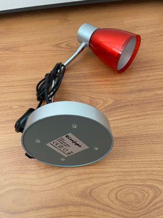 Lamparita de mesa roja y plateada