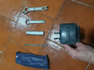 Soporte, caja y herramientas Honda