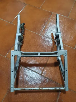 Soporte, caja y herramientas Honda