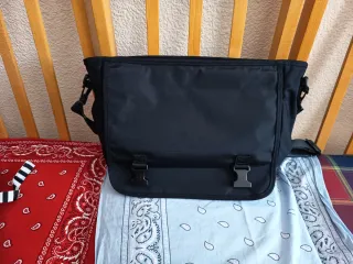 Bandolera Eastpak Negra