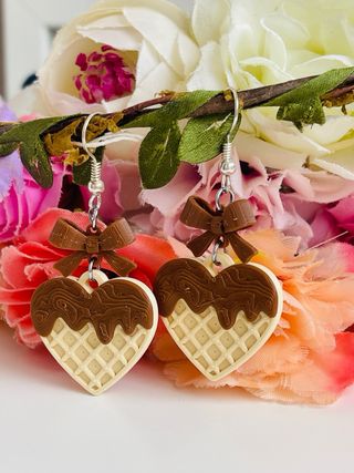 Orecchini Cuore Waffle con Fiocco Marrone