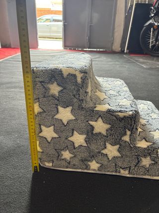 Escalera para mascotas con estrellas