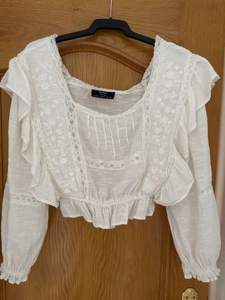 Blusa Bershka volantes encaje blanca Talla XS