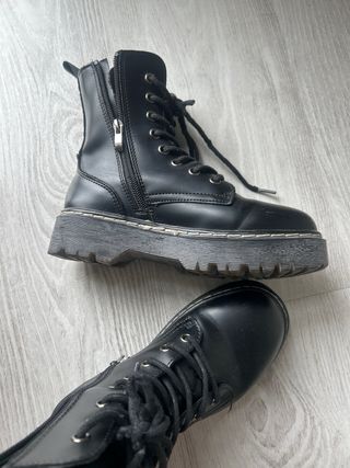 Botas moteras negras con cordones