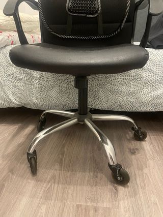 Silla de oficina ergonómica negra