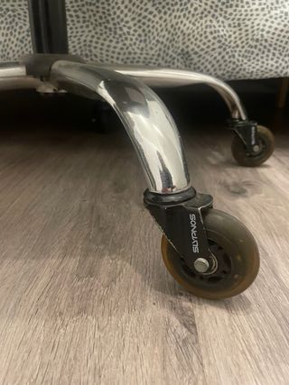 Silla de oficina ergonómica negra