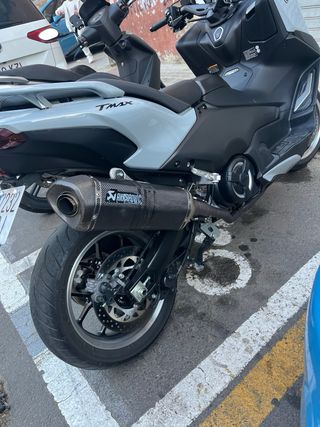 Tubo de escape Akrapovič TMAX 560