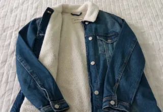 Chaqueta Stradivarius borreguito Talla S