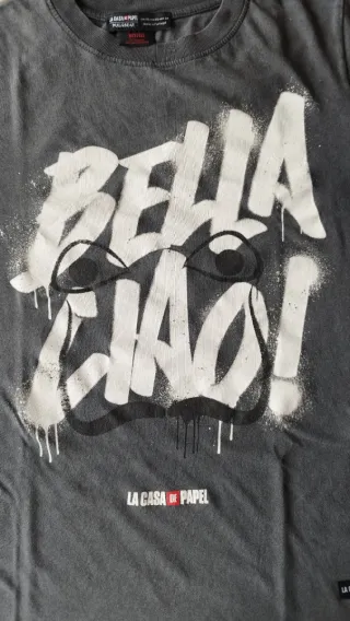 Camiseta La Casa de Papel Pull&Bear Talla XS