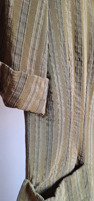 Abito al ginocchio con bottoni