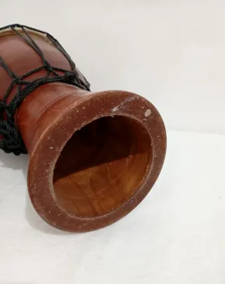 Lote: Tambor Djembe y 2 Flautas Dulces todos 7€.