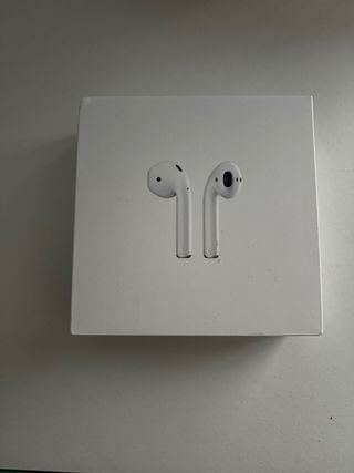 Apple Airpods 2 con funda Spigen negra