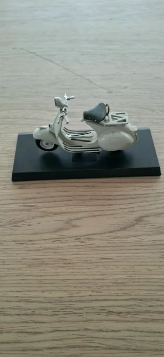 Vespa 150 (1955) modellino 1:43