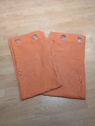 Confezione di tende arancioni