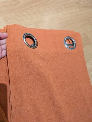 Confezione di tende arancioni