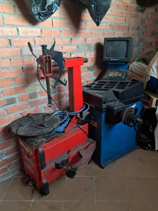 Desmontadora y equilibradora de neumáticos