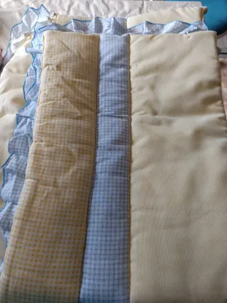 Manta de bebé con osito bordado