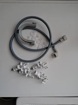 Accesorios lavadora: manguera y soporte