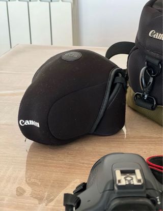Cámara Canon EOS 550D + Bolso y Accesorios