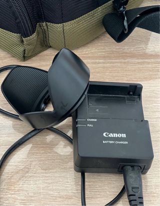 Cámara Canon EOS 550D + Bolso y Accesorios