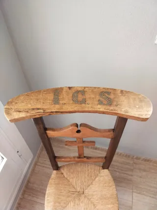 Reclinatorio antiguo de madera