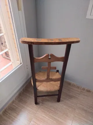 Reclinatorio antiguo de madera