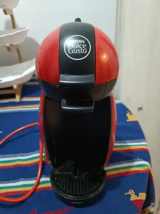 Cafetera Nescafé Dolce Gusto Roja