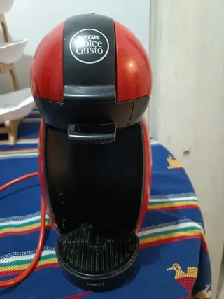 Cafetera Nescafé Dolce Gusto Roja