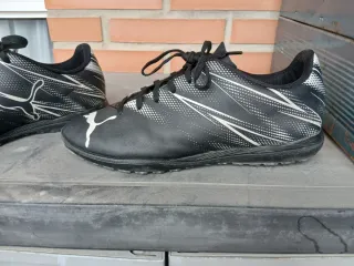 Botas de fútbol Puma multitacos Talla 42