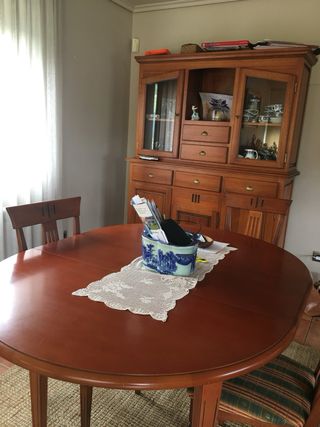 Chinero, mesa y 4 sillas