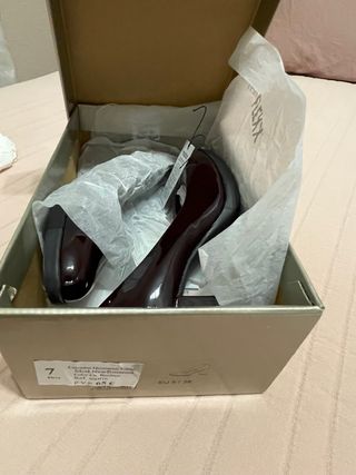 Zapatos de tacón marrones charol