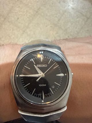 Reloj Seiko 100M Negro y Plateado