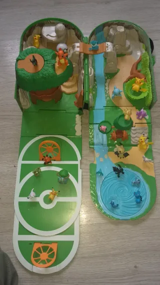 Mochila temática Pokémon verde