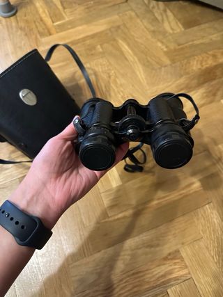 Prismáticos antiguos con funda