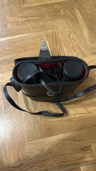 Prismáticos antiguos con funda