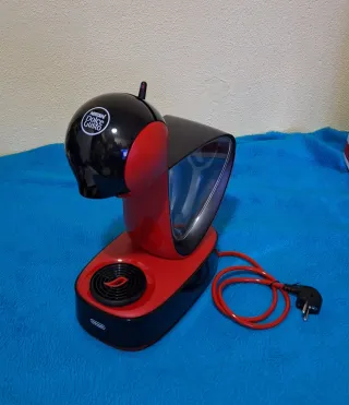 Cafetera DeLonghi Dolce Gusto Roja