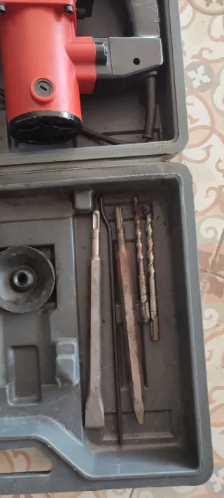 Martillo percutor con accesorios