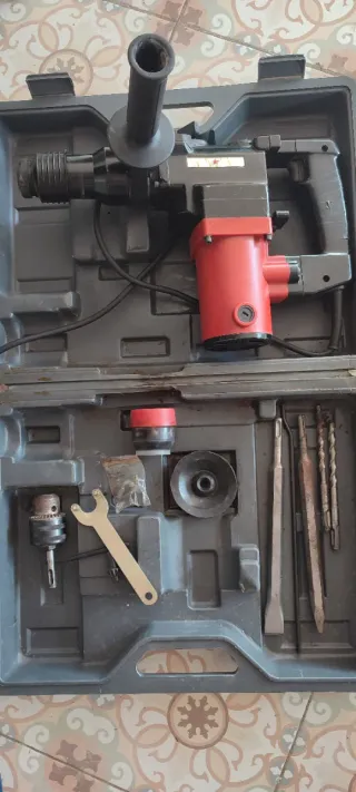 Martillo percutor con accesorios