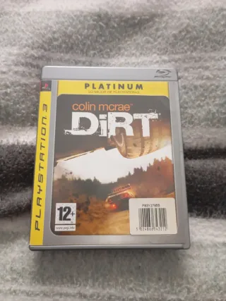 Cajas de Grand Theft Auto V PS3 y colín mcrae DIRT
